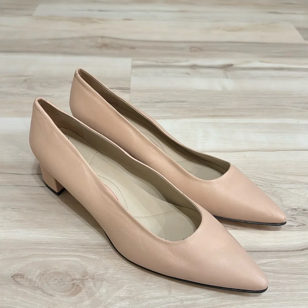 Amalfi Nude Pink Pointed Toe Block Heel Pumps Size 12.5 Wide Width